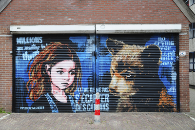 900361 Afbeelding van de schildering van Pipsqueak Was Here op de dubbele garagedeur van het pand Visschersplein 202 te ...